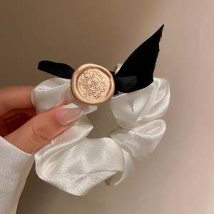 Boucle de cheveux arc rond
