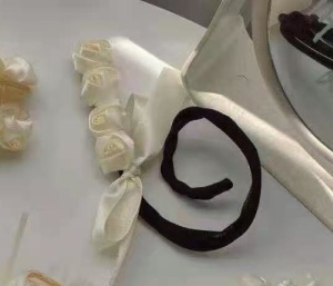 Elastique à cheveux en dentelle avec décoration  de rose