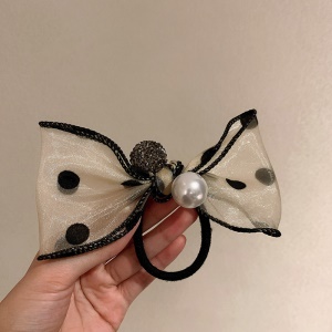 Attache cheveux avec perle