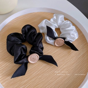 Boucle de cheveux arc rond