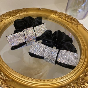 Chouchou cheveux forme de noeud papillon avec des diamants artificiels