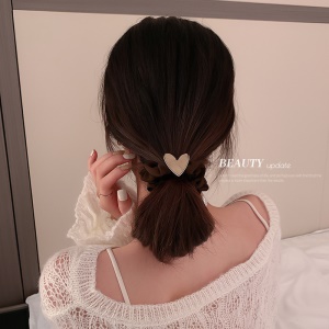 Chouchou attache cheveux avec décoration de perle artificielle