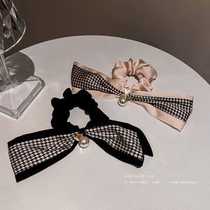 Attache cheveux en tissu avec perle
