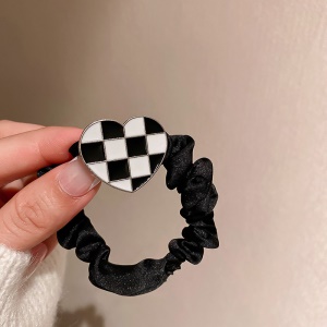 Chouchous attache-cheveux avec motif stylé