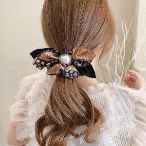 Attache cheveux avec perle
