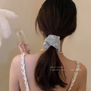 Chouchou cheveux avec décoration de diamant artificiel