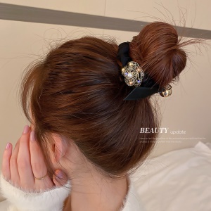 Boucle de cheveux arc perles d'or