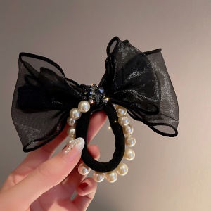 Chouchou de cheveux en dentelle avec décoration de perle