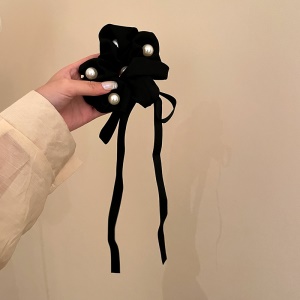 Attache cheveux avec perle