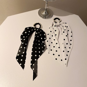 Attache cheveux avec anneau incrusté de perles