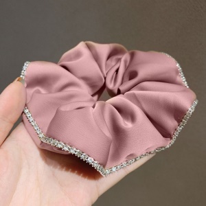 Attache cheveux avec décoration diamant artificiel