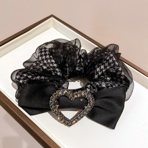Chouchou attache cheveux en dentelle