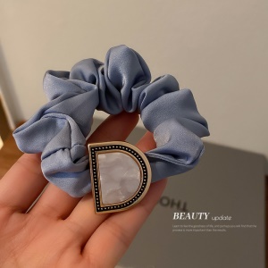 Attache cheveux avec boucle