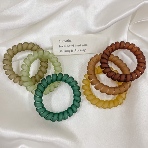 Attache  cheveux  en forme de spirale en plastique