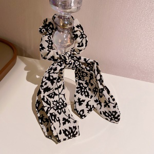 Attache cheveux en tissu  incrusté de perles