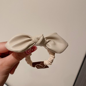 Chouchou attache cheveux en cuir artificiel