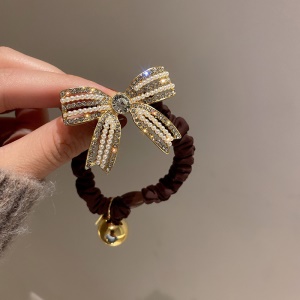 Chouchou cheveux avec décoration en diamant et perle