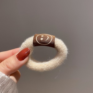 Chouchou attache cheveux en peluche