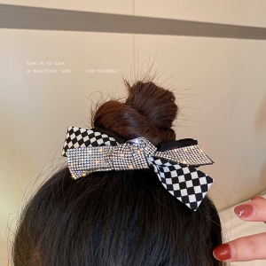 Attache cheveux incrustés de diamants artificiels
