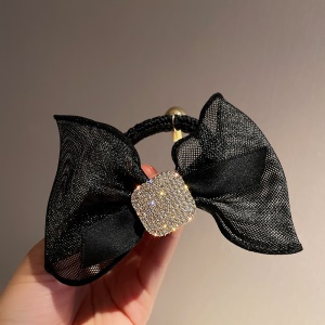 Chouchou de cheveux en dentelle avec décoration de perle