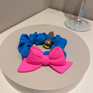 Chouchous à cheveux colorés avec décorations de boule