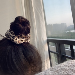 Chouchou attache cheveux en soie