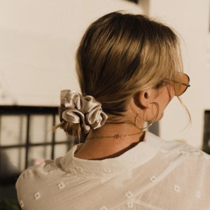 Chouchou attache cheveux en soie