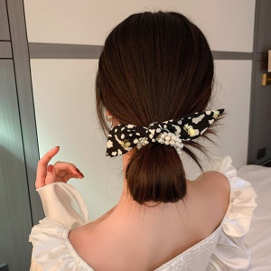Attache cheveux avec perle