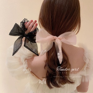 Attache à cheveux avec des perles style de noeud papillon