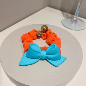 Chouchous à cheveux colorés avec décorations de boule