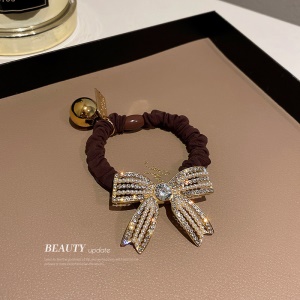Chouchou cheveux avec décoration en diamant et perle