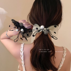 Attache cheveux avec perle