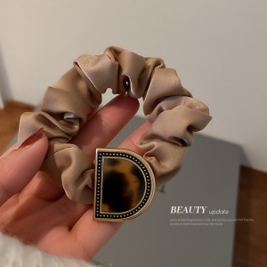 Attache cheveux avec boucle