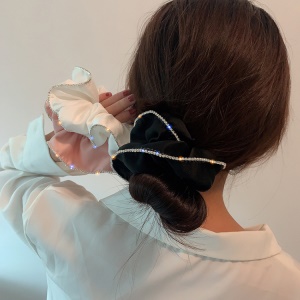 Chouchou cheveux en dentelle en soie