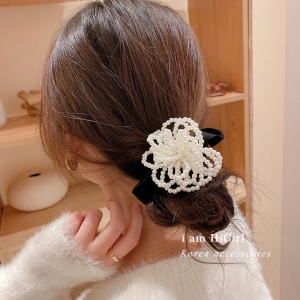 Attache cheveux incrusté de perles