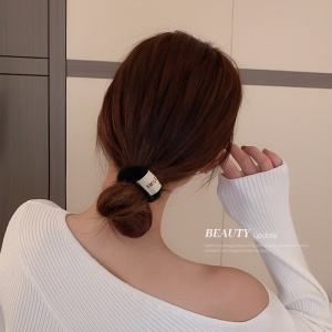Chouchou attache cheveux en peluche