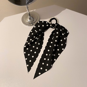 Attache cheveux avec anneau incrusté de perles