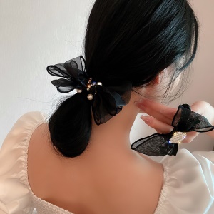 Chouchou de cheveux en dentelle avec décoration de perle