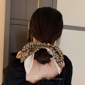 Chouchou attache cheveux fleuri