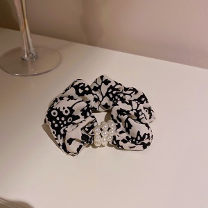 Attache cheveux en tissu  incrusté de perles