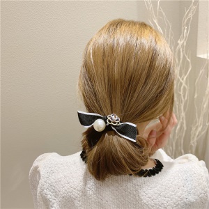 Attache cheveux avec perle