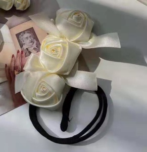 Elastique à cheveux en dentelle avec décoration  de rose