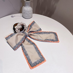 Chouchou de cheveux en dentelle avec décoration de perle