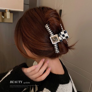 Pince à cheveux en cuir pour femmes