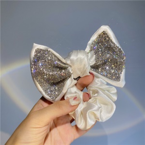 Chouchou cheveux forme de noeud papillon avec des diamants artificiels