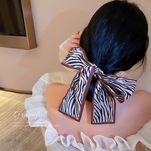 Chouchou de cheveux en dentelle avec décoration de perle
