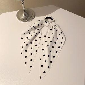 Attache cheveux avec anneau incrusté de perles