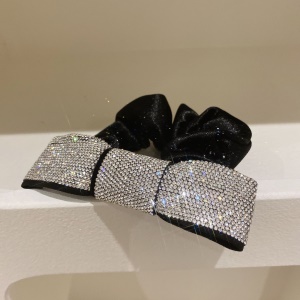 Chouchou cheveux forme de noeud papillon avec des diamants artificiels