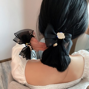 Chouchou de cheveux en dentelle avec décoration de perle