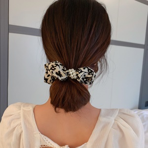 Attache cheveux en tissu  incrusté de perles